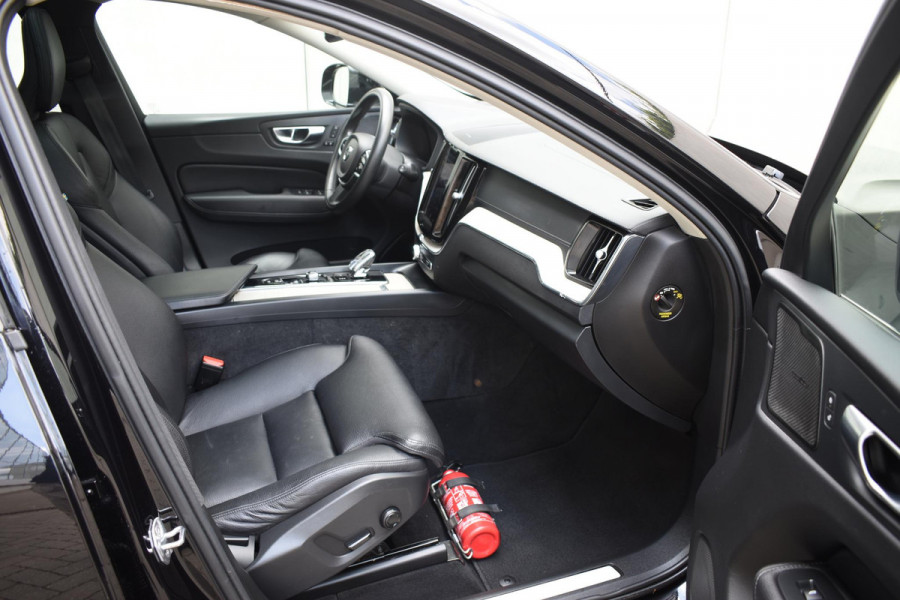 Volvo XC60 T6 340PK Automaat Plug-in hybrid AWD Inscription / Panoramadak / Harman Kardon / Intellisafe / Blis / Climate pack