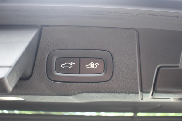 Volvo XC60 T6 340PK Automaat Plug-in hybrid AWD Inscription / Panoramadak / Harman Kardon / Intellisafe / Blis / Climate pack