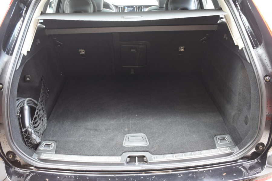 Volvo XC60 T6 340PK Automaat Plug-in hybrid AWD Inscription / Panoramadak / Harman Kardon / Intellisafe / Blis / Climate pack