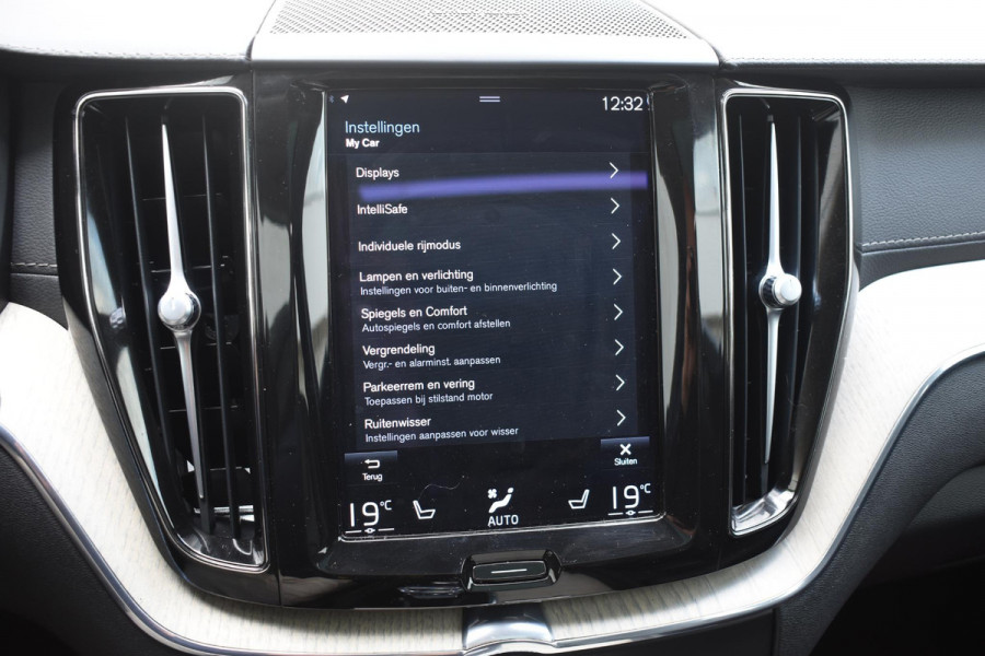 Volvo XC60 T6 340PK Automaat Plug-in hybrid AWD Inscription / Panoramadak / Harman Kardon / Intellisafe / Blis / Climate pack