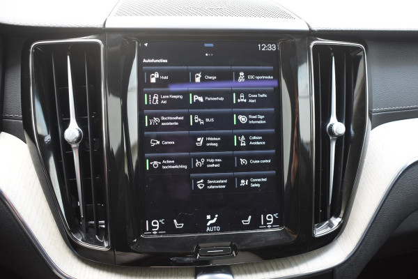 Volvo XC60 T6 340PK Automaat Plug-in hybrid AWD Inscription / Panoramadak / Harman Kardon / Intellisafe / Blis / Climate pack