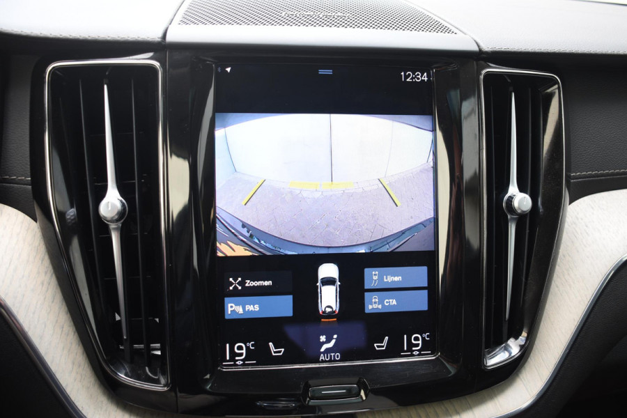 Volvo XC60 T6 340PK Automaat Plug-in hybrid AWD Inscription / Panoramadak / Harman Kardon / Intellisafe / Blis / Climate pack