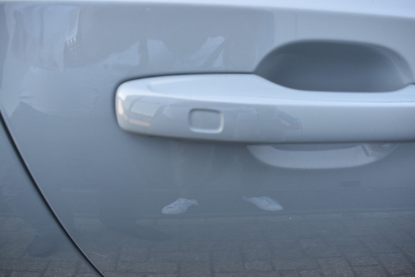 Volvo V90 T6 350 PK Plug-in hybrid AWD Ultra Dark Trekhaak | HUD | H&K | 360 Camera | Pano Dak | Leer