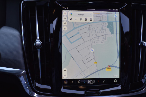 Volvo V90 T6 350 PK Plug-in hybrid AWD Ultra Dark Trekhaak | HUD | H&K | 360 Camera | Pano Dak | Leer