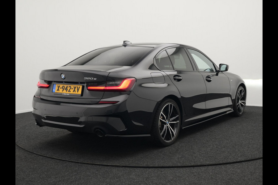BMW 3-serie 320e M Sport Shadow Plug In Hybrid PHEV | Alcantara Sportstoelen Verwarmd | Sfeerverlichting | 19"L.M | Virtual | Apple Carplay | DAB | Navi Full Map |