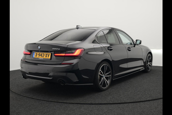 BMW 3-serie 320e M Sport Shadow Plug In Hybrid PHEV | Alcantara Sportstoelen Verwarmd | Sfeerverlichting | 19"L.M | Virtual | Apple Carplay | DAB | Navi Full Map |