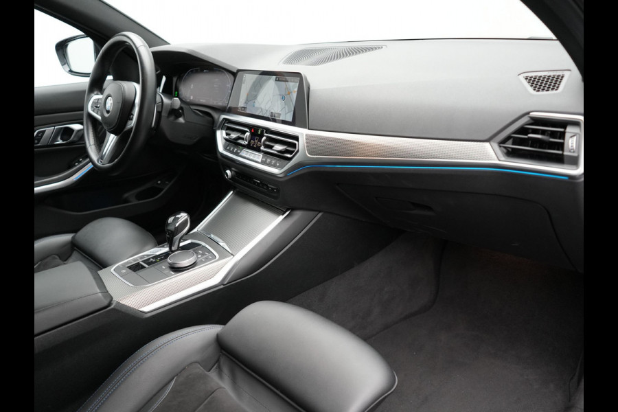 BMW 3-serie 320e M Sport Shadow Plug In Hybrid PHEV | Alcantara Sportstoelen Verwarmd | Sfeerverlichting | 19"L.M | Virtual | Apple Carplay | DAB | Navi Full Map |