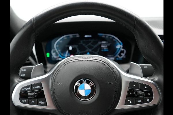 BMW 3-serie 320e M Sport Shadow Plug In Hybrid PHEV | Alcantara Sportstoelen Verwarmd | Sfeerverlichting | 19"L.M | Virtual | Apple Carplay | DAB | Navi Full Map |
