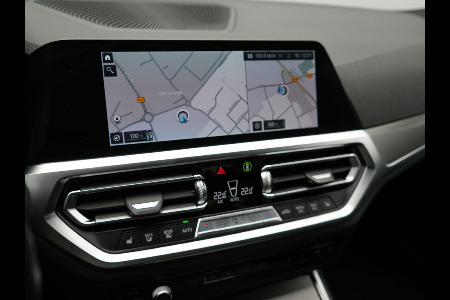 BMW 3-serie 320e M Sport Shadow Plug In Hybrid PHEV | Alcantara Sportstoelen Verwarmd | Sfeerverlichting | 19"L.M | Virtual | Apple Carplay | DAB | Navi Full Map |