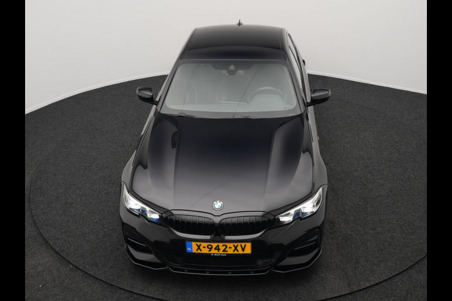 BMW 3-serie 320e M Sport Shadow Plug In Hybrid PHEV | Alcantara Sportstoelen Verwarmd | Sfeerverlichting | 19"L.M | Virtual | Apple Carplay | DAB | Navi Full Map |