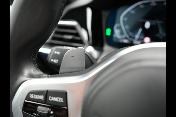 BMW 3-serie 320e M Sport Shadow Plug In Hybrid PHEV | Alcantara Sportstoelen Verwarmd | Sfeerverlichting | 19"L.M | Virtual | Apple Carplay | DAB | Navi Full Map |