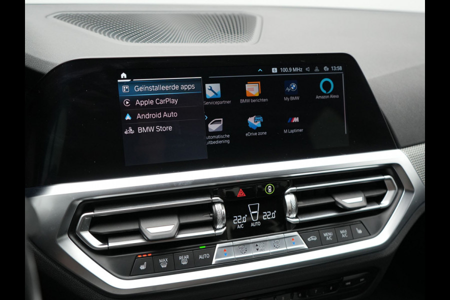 BMW 3-serie 320e M Sport Shadow Plug In Hybrid PHEV | Alcantara Sportstoelen Verwarmd | Sfeerverlichting | 19"L.M | Virtual | Apple Carplay | DAB | Navi Full Map |