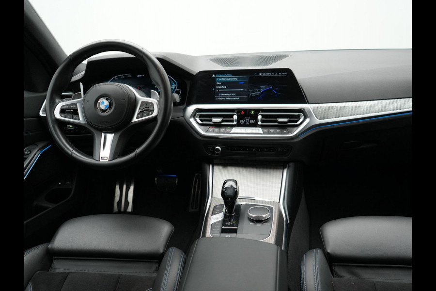 BMW 3-serie 320e M Sport Shadow Plug In Hybrid PHEV | Alcantara Sportstoelen Verwarmd | Sfeerverlichting | 19"L.M | Virtual | Apple Carplay | DAB | Navi Full Map |