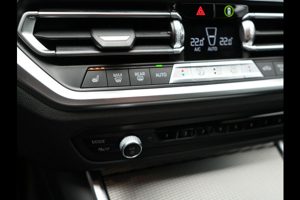BMW 3-serie 320e M Sport Shadow Plug In Hybrid PHEV | Alcantara Sportstoelen Verwarmd | Sfeerverlichting | 19"L.M | Virtual | Apple Carplay | DAB | Navi Full Map |