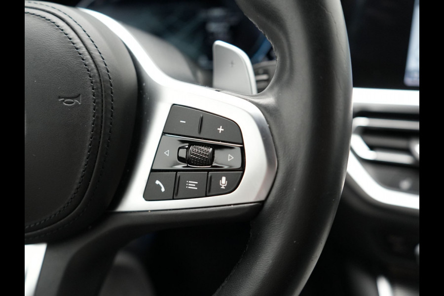 BMW 3-serie 320e M Sport Shadow Plug In Hybrid PHEV | Alcantara Sportstoelen Verwarmd | Sfeerverlichting | 19"L.M | Virtual | Apple Carplay | DAB | Navi Full Map |