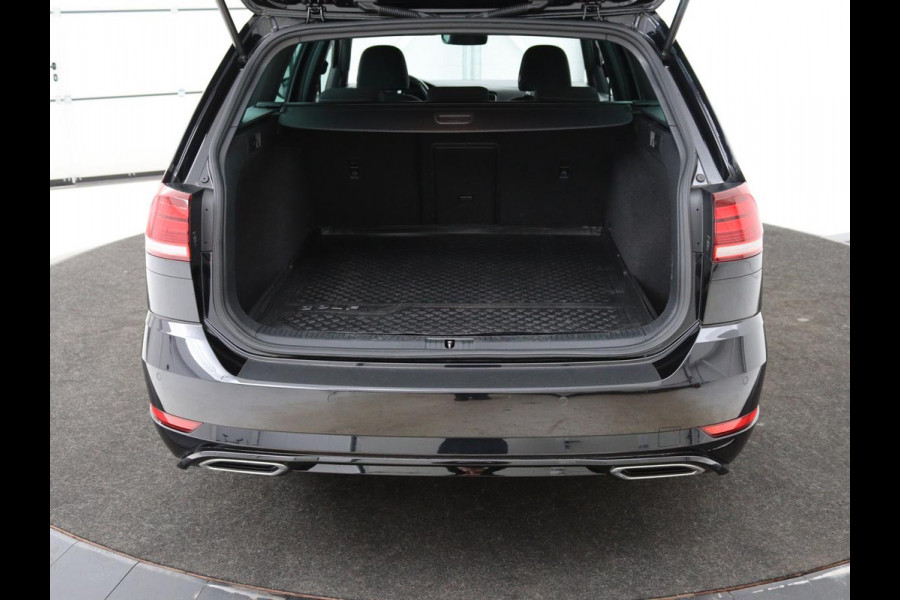 Volkswagen Golf 1.0 TSI R Line | Stoelverwarming | Carplay | Adaptive cruise | Navigatie | Full LED | Parkeerhulp | Climate control | Active Info Display