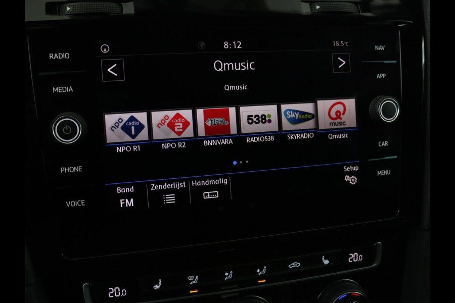 Volkswagen Golf 1.0 TSI R Line | Stoelverwarming | Carplay | Adaptive cruise | Navigatie | Full LED | Parkeerhulp | Climate control | Active Info Display