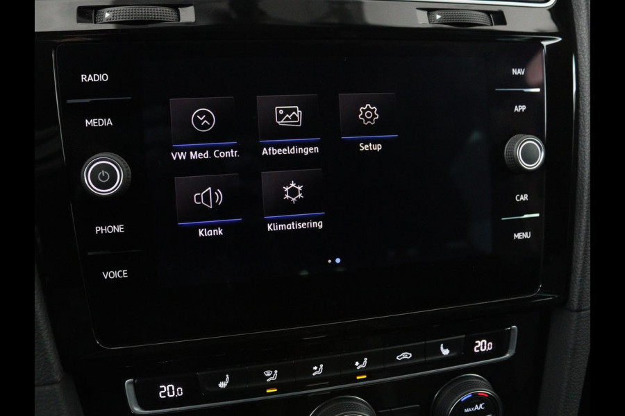 Volkswagen Golf 1.0 TSI R Line | Stoelverwarming | Carplay | Adaptive cruise | Navigatie | Full LED | Parkeerhulp | Climate control | Active Info Display