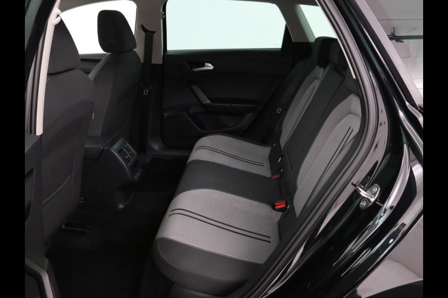 Seat Leon 1.5 eTSI Style | Stoel & stuurverwarming | Carplay | Navigatie | Full LED | Climate control | Parkeerhulp | Cruise control