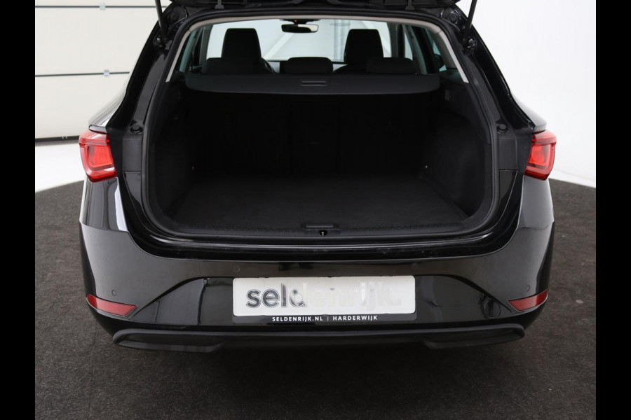 Seat Leon 1.5 eTSI Style | Stoel & stuurverwarming | Carplay | Navigatie | Full LED | Climate control | Parkeerhulp | Cruise control