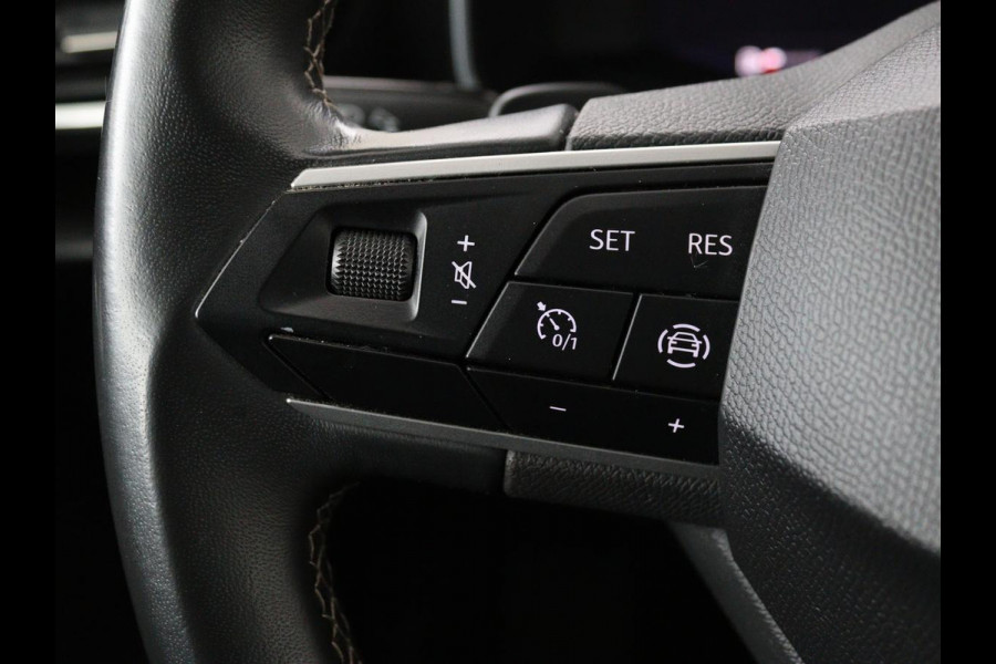Seat Leon 1.5 eTSI Style | Stoel & stuurverwarming | Carplay | Navigatie | Full LED | Climate control | Parkeerhulp | Cruise control