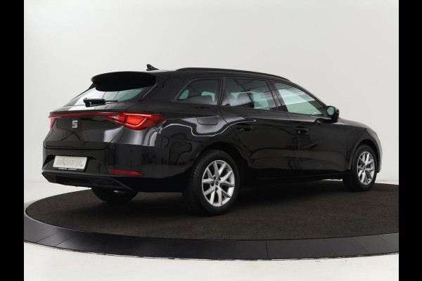 Seat Leon 1.5 eTSI Style | Stoel & stuurverwarming | Carplay | Navigatie | Full LED | Climate control | Parkeerhulp | Cruise control