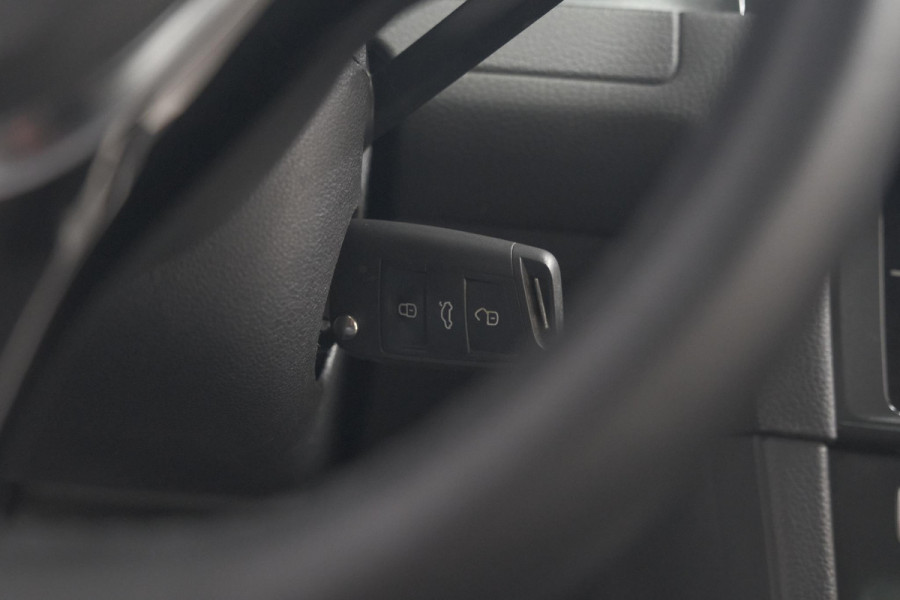 Volkswagen Golf 1.0 TSI 110pk Highline | Adaptieve Cruise Control | Apple Carplay | Parkeersensoren | Stoelverwarming