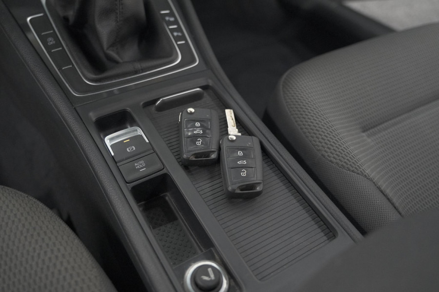 Volkswagen Golf 1.0 TSI 110pk Highline | Adaptieve Cruise Control | Apple Carplay | Parkeersensoren | Stoelverwarming