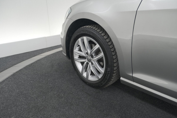 Volkswagen Golf 1.0 TSI 110pk Highline | Adaptieve Cruise Control | Apple Carplay | Parkeersensoren | Stoelverwarming
