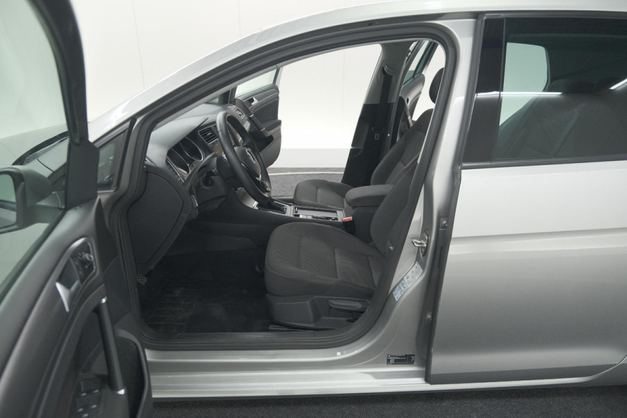 Volkswagen Golf 1.0 TSI 110pk Highline | Adaptieve Cruise Control | Apple Carplay | Parkeersensoren | Stoelverwarming