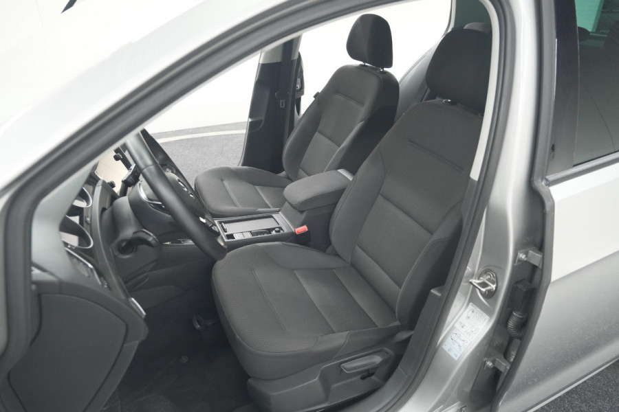 Volkswagen Golf 1.0 TSI 110pk Highline | Adaptieve Cruise Control | Apple Carplay | Parkeersensoren | Stoelverwarming