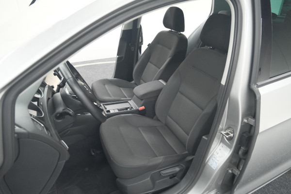 Volkswagen Golf 1.0 TSI 110pk Highline | Adaptieve Cruise Control | Apple Carplay | Parkeersensoren | Stoelverwarming