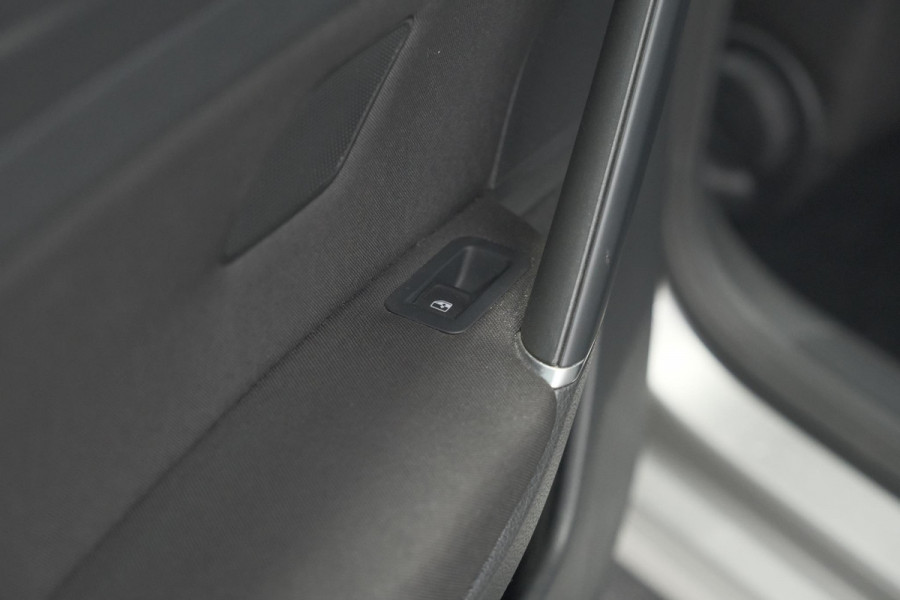 Volkswagen Golf 1.0 TSI 110pk Highline | Adaptieve Cruise Control | Apple Carplay | Parkeersensoren | Stoelverwarming