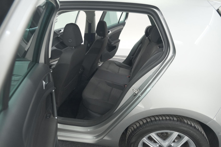 Volkswagen Golf 1.0 TSI 110pk Highline | Adaptieve Cruise Control | Apple Carplay | Parkeersensoren | Stoelverwarming