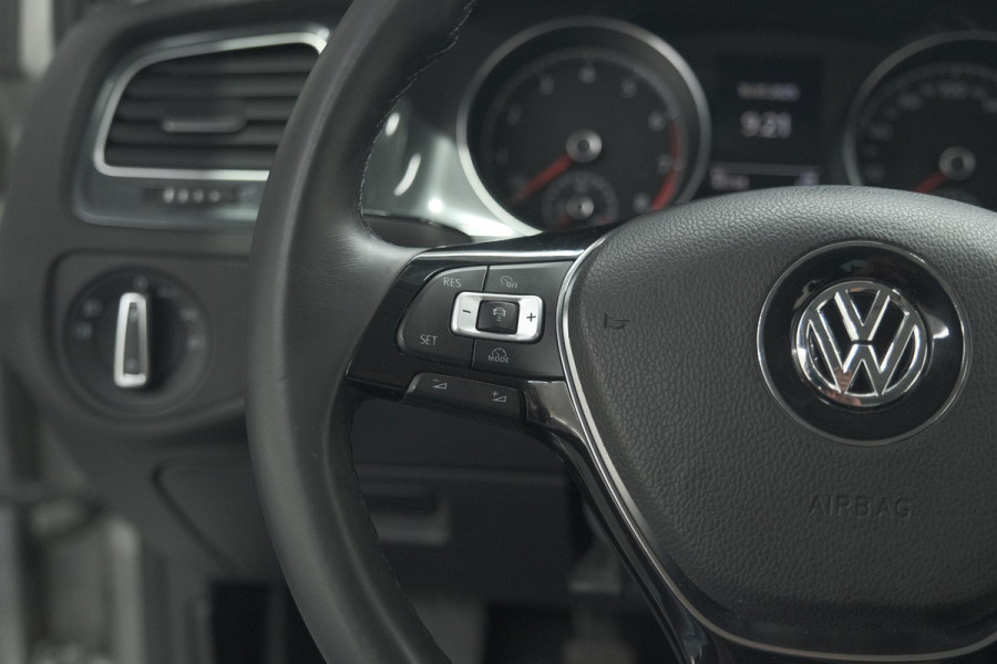 Volkswagen Golf 1.0 TSI 110pk Highline | Adaptieve Cruise Control | Apple Carplay | Parkeersensoren | Stoelverwarming