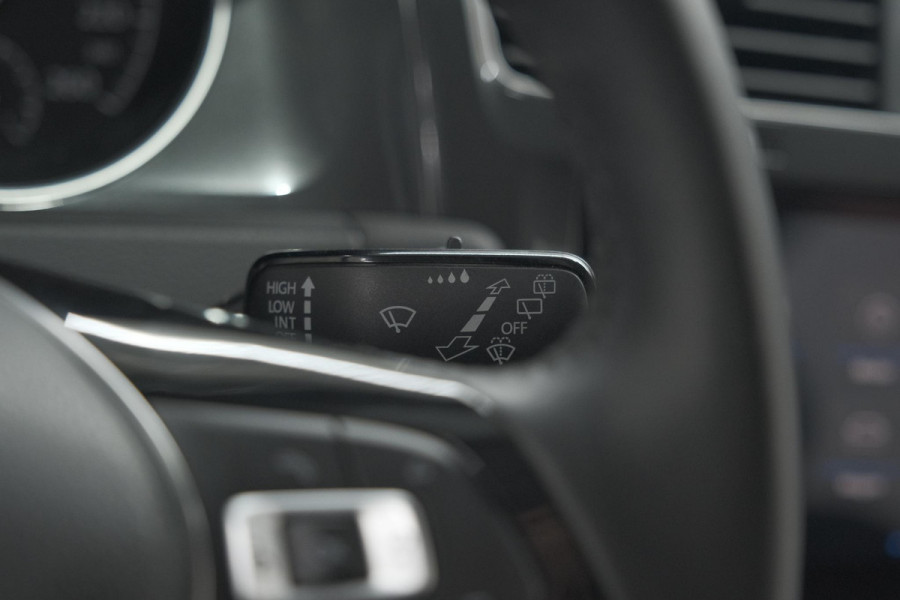Volkswagen Golf 1.0 TSI 110pk Highline | Adaptieve Cruise Control | Apple Carplay | Parkeersensoren | Stoelverwarming