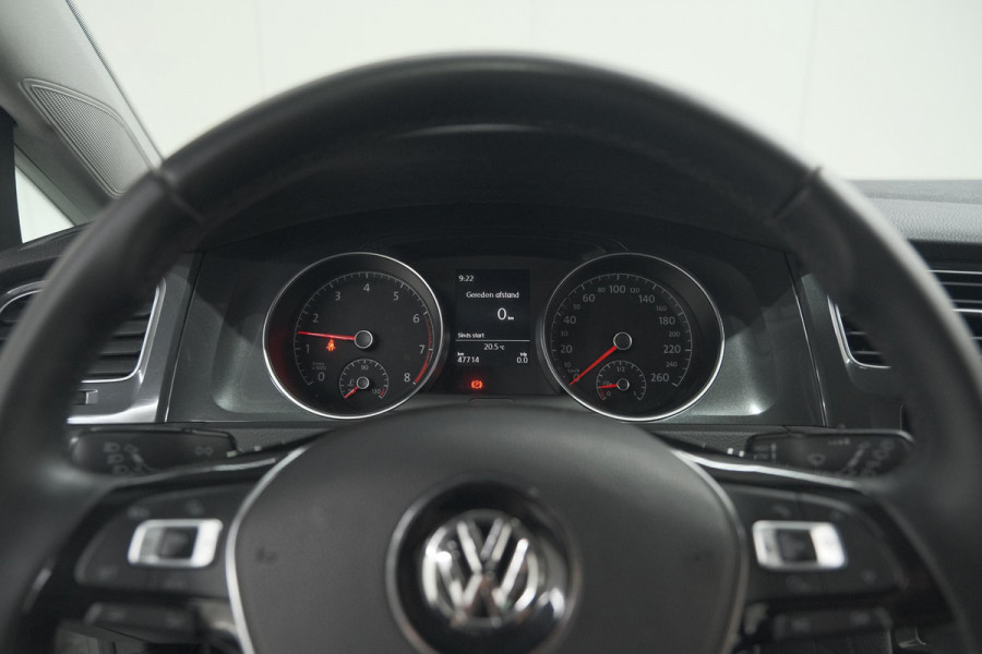 Volkswagen Golf 1.0 TSI 110pk Highline | Adaptieve Cruise Control | Apple Carplay | Parkeersensoren | Stoelverwarming