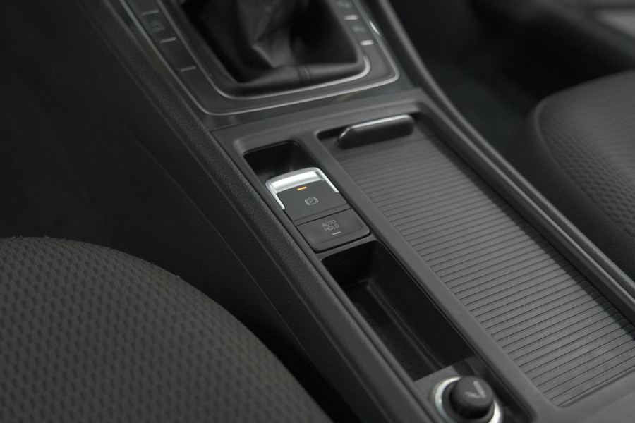 Volkswagen Golf 1.0 TSI 110pk Highline | Adaptieve Cruise Control | Apple Carplay | Parkeersensoren | Stoelverwarming