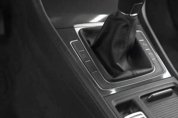 Volkswagen Golf 1.0 TSI 110pk Highline | Adaptieve Cruise Control | Apple Carplay | Parkeersensoren | Stoelverwarming