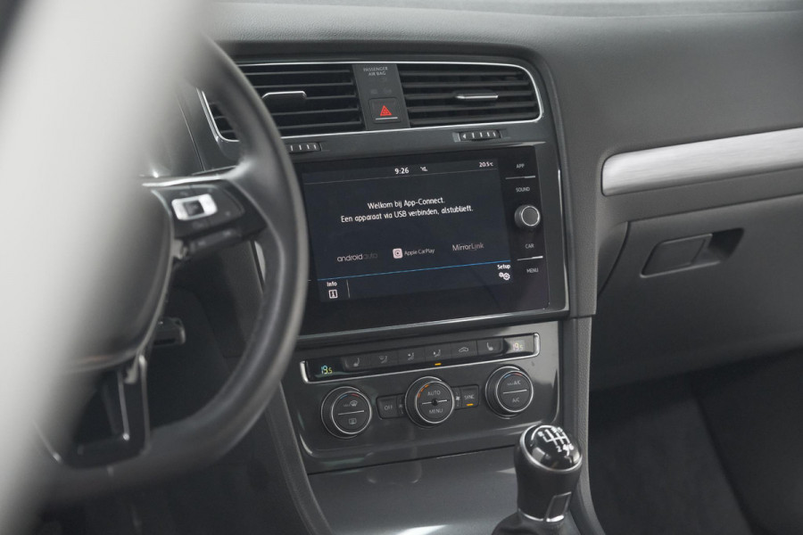 Volkswagen Golf 1.0 TSI 110pk Highline | Adaptieve Cruise Control | Apple Carplay | Parkeersensoren | Stoelverwarming