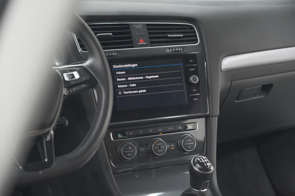 Volkswagen Golf 1.0 TSI 110pk Highline | Adaptieve Cruise Control | Apple Carplay | Parkeersensoren | Stoelverwarming