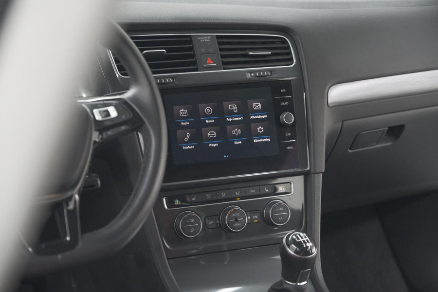 Volkswagen Golf 1.0 TSI 110pk Highline | Adaptieve Cruise Control | Apple Carplay | Parkeersensoren | Stoelverwarming