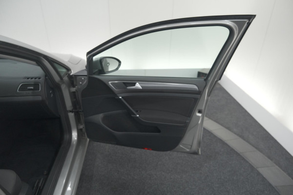 Volkswagen Golf 1.0 TSI 110pk Highline | Adaptieve Cruise Control | Apple Carplay | Parkeersensoren | Stoelverwarming