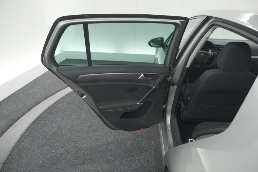 Volkswagen Golf 1.0 TSI 110pk Highline | Adaptieve Cruise Control | Apple Carplay | Parkeersensoren | Stoelverwarming