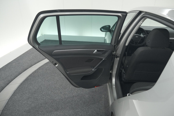 Volkswagen Golf 1.0 TSI 110pk Highline | Adaptieve Cruise Control | Apple Carplay | Parkeersensoren | Stoelverwarming
