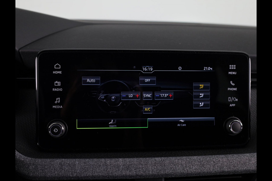 Škoda SCALA Selection 1.0 TSI 115 pk 6 versn. Hand | Trekhaak wegklapbaar | Image pakket
