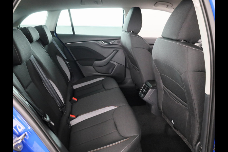 Škoda SCALA Selection 1.0 TSI 115 pk 6 versn. Hand | Trekhaak wegklapbaar | Image pakket