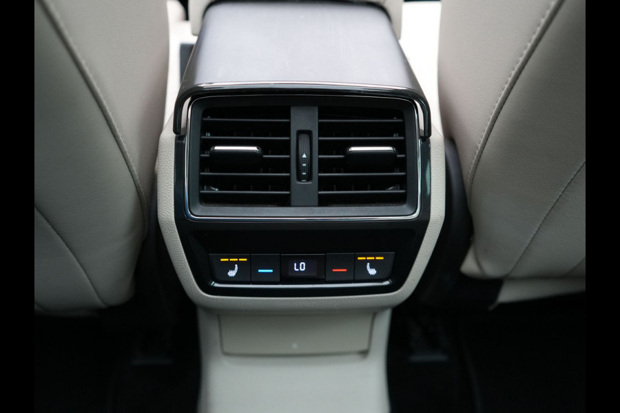 Škoda Kodiaq 2.0 TSI 4x4 Style 180pk DSG | Panodak | Trekhaak af Fabriek | Adaptive Cruise | Alcantara Sportstoelen Memory | 360 Camera | 19"L.M | Keyless | Sfeerverlichting | Apple Carplay | Dode Hoek Detectie |