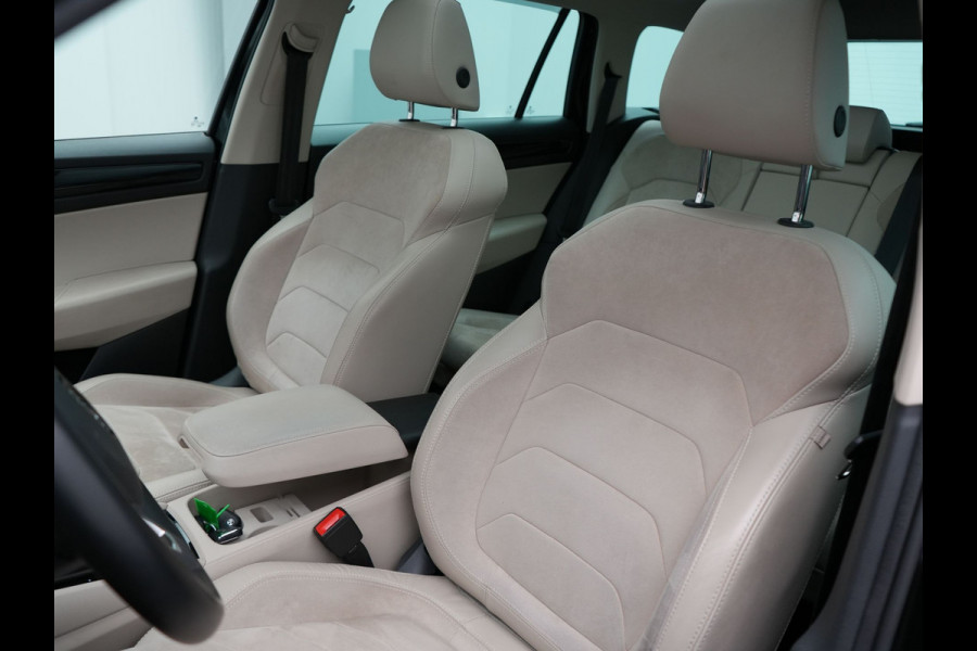 Škoda Kodiaq 2.0 TSI 4x4 Style 180pk DSG | Panodak | Trekhaak af Fabriek | Adaptive Cruise | Alcantara Sportstoelen Memory | 360 Camera | 19"L.M | Keyless | Sfeerverlichting | Apple Carplay | Dode Hoek Detectie |