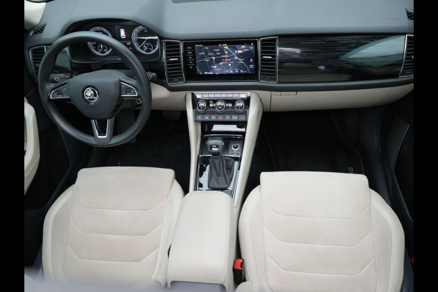 Škoda Kodiaq 2.0 TSI 4x4 Style 180pk DSG | Panodak | Trekhaak af Fabriek | Adaptive Cruise | Alcantara Sportstoelen Memory | 360 Camera | 19"L.M | Keyless | Sfeerverlichting | Apple Carplay | Dode Hoek Detectie |